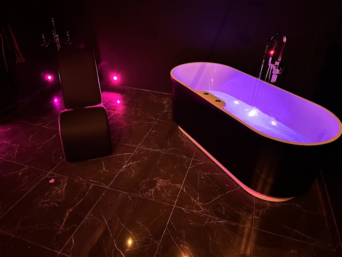 Photo Google Maps · Redroom loveroom Red Room love room Valenciennes Cambrai Spa Privatif Coupleambiance 50 nuances de grey : Suite de charme insolite & romantique Jacuzzi Week-end amoureux/couple Valenciennes nord