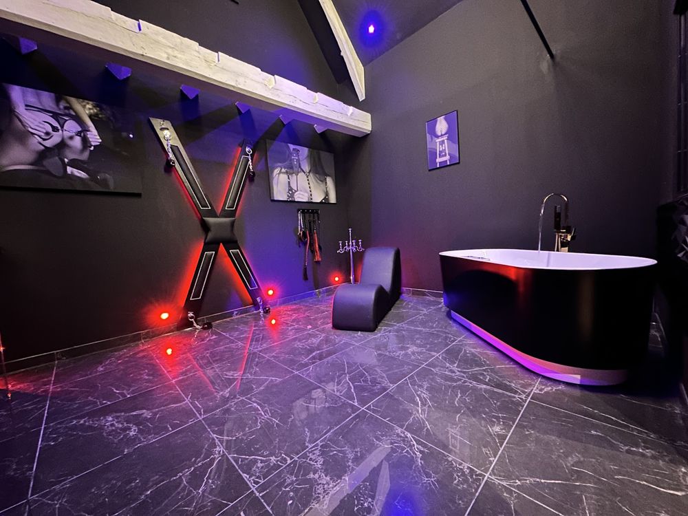 Photo Google Maps · Redroom loveroom Red Room love room Valenciennes Cambrai Spa Privatif Coupleambiance 50 nuances de grey : Suite de charme insolite & romantique Jacuzzi Week-end amoureux/couple Valenciennes nord