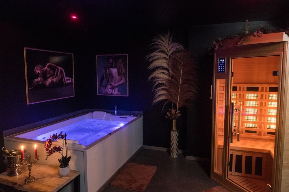Photo Google Maps · La Rose Médiévale - Love Room en Normandie