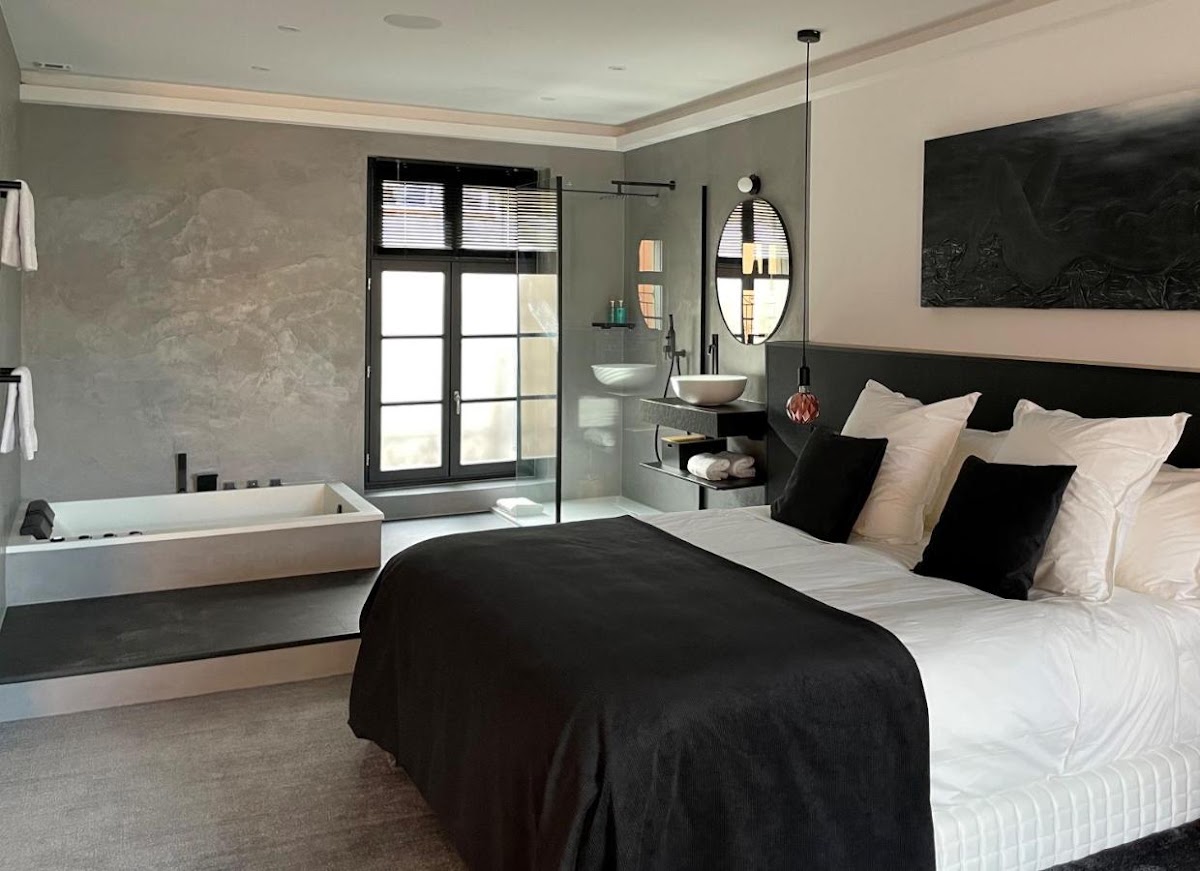 Photo Google Maps · Ennéa - Jacuzzi & Luxury Suites