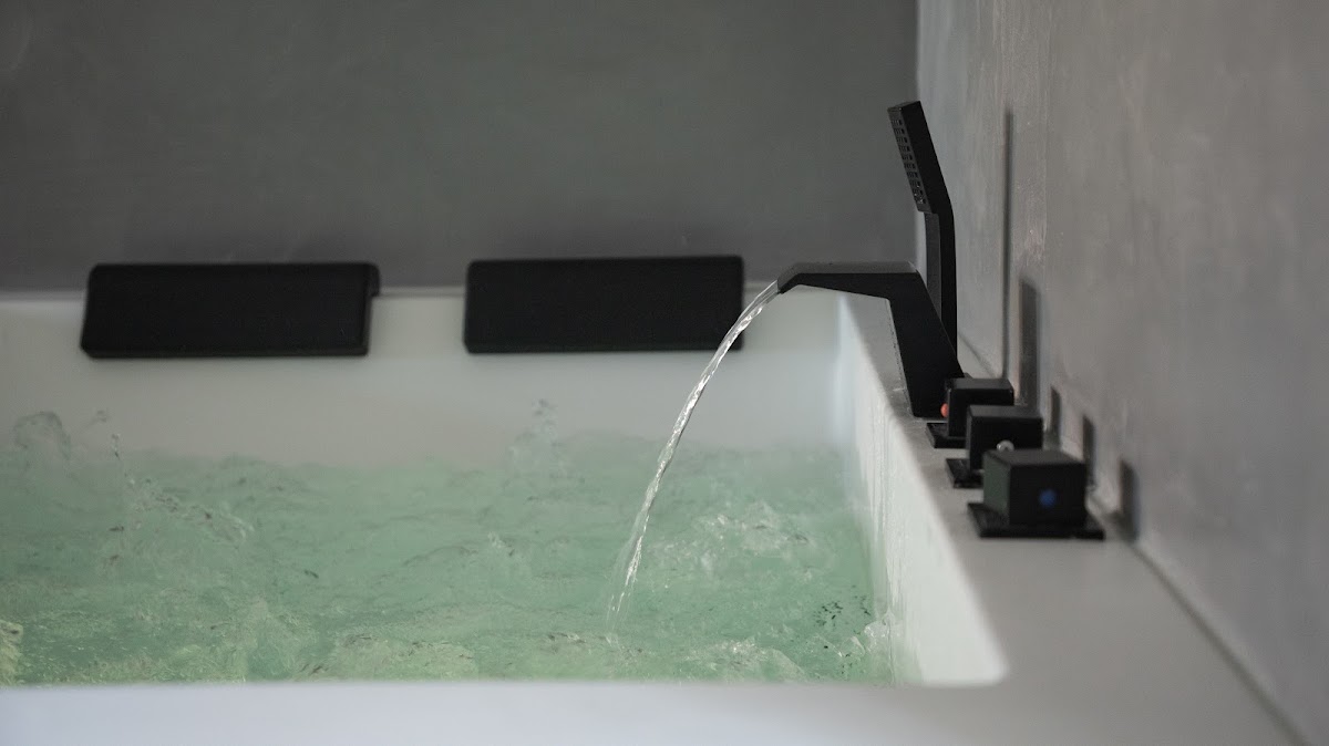 Photo Google Maps · Ennéa - Jacuzzi & Luxury Suites