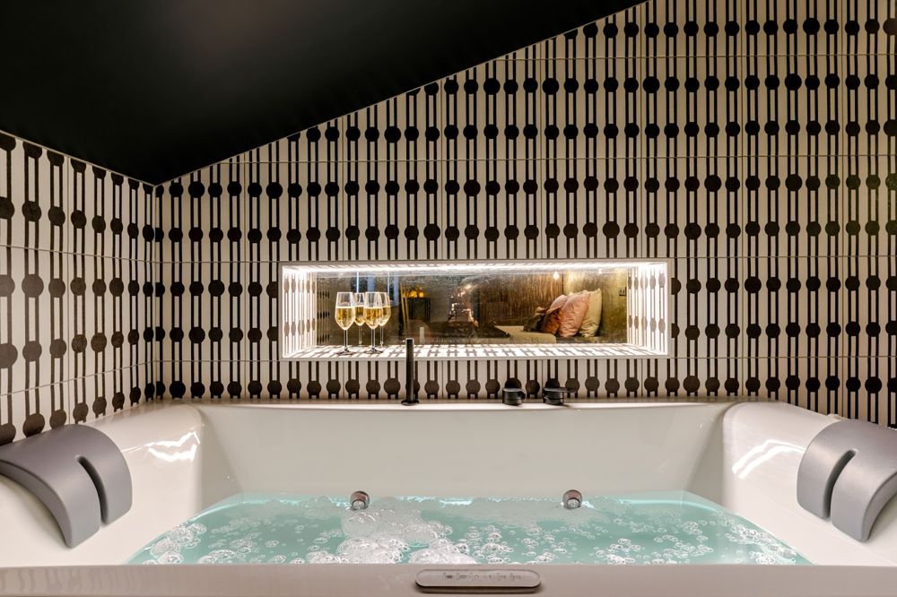 Photo Google Maps · DESIR ROOMS - La Crypte du Désir - Love room en Alsace - Pièce secrète, jacuzzi, sauna - A 45 minutes de Strasbourg