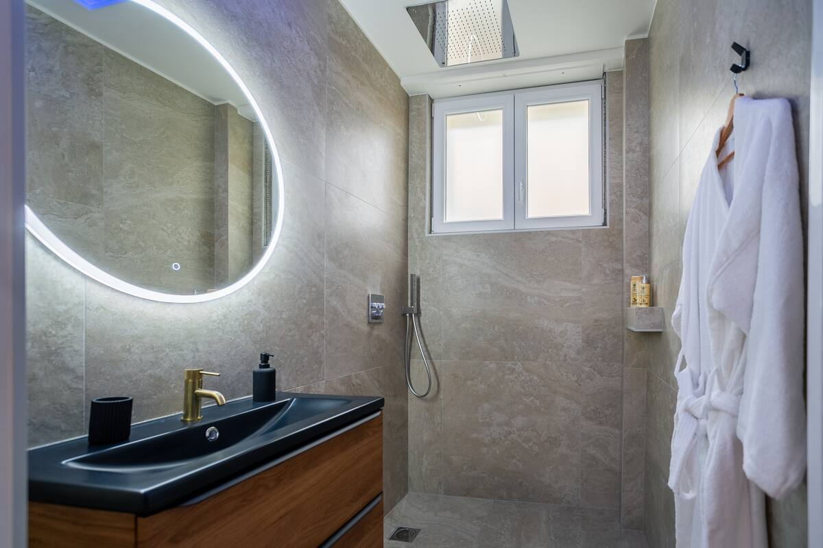 Photo Google Maps · Love Room Strasbourg - Jacuzzi & Sauna - Yellow
