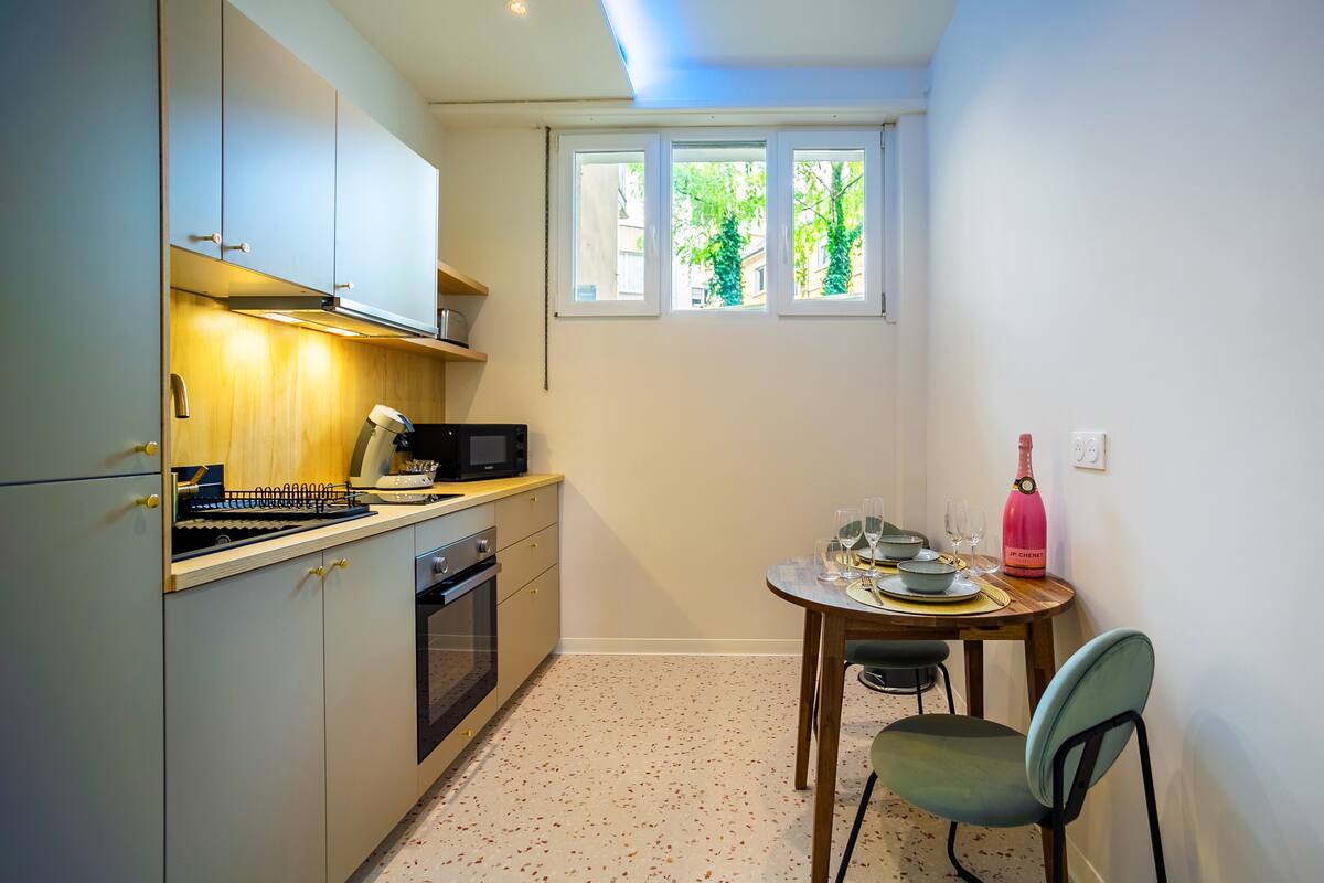 Photo Google Maps · Love Room Strasbourg - Jacuzzi & Sauna - Yellow