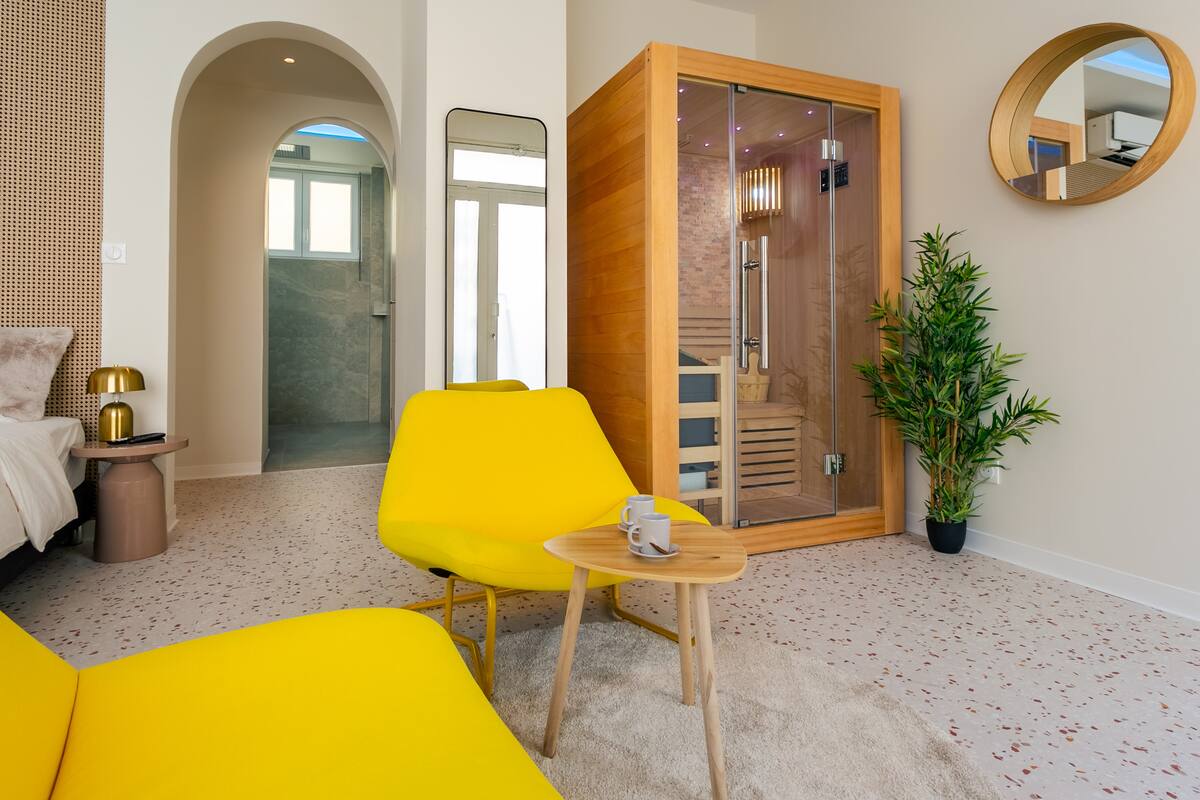 Photo Google Maps · Love Room Strasbourg - Jacuzzi & Sauna - Yellow