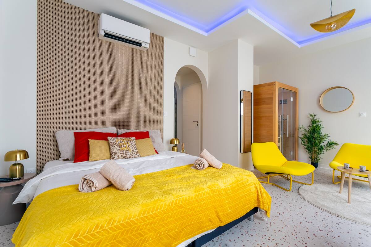 Photo Google Maps · Love Room Strasbourg - Jacuzzi & Sauna - Yellow